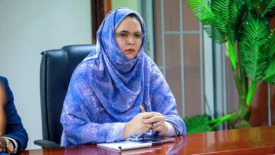 صورة وزيرة التجارة تجتمع بديوانها وتعطي تعليماتها بضرورة ضمان عمل فعال