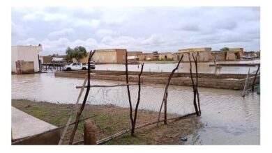 صورة عمدة بلدية “أم أعشيش” بالحوض الشرقي يطلق نداء استغاثة بشأن العزلة ومحاصرة السيول