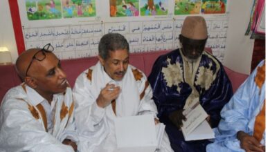 صورة حفل توقيع إصدار جديد للدكتور والدبلوماسي محمد المحجوب ولد بيه(ألبوم صور)