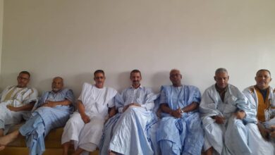 صورة وزير الثقافة يعزي الإعلامي ولد الديد في وفاة زوجته