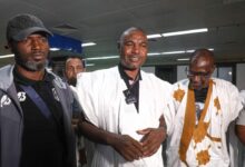 صورة الأمين العام لوزارة تمكين الشباب يستقبل بعثة المنتخب الوطني لكرة القدم الشاطئية في مطار أم التونسي