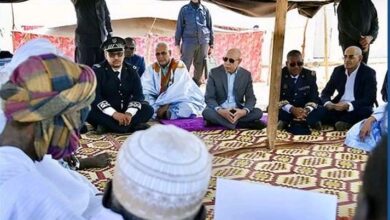 صورة رئيس الجمهورية يتفقد مركز إيواء متضرري الفيضانات في روصو
