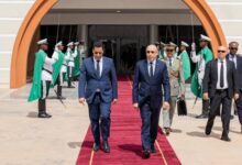 صورة غزواني يغادر إلى الرياض وباكو للمشاركة في قمتي المتابعة العربية الإسلامية وتغير المناخ