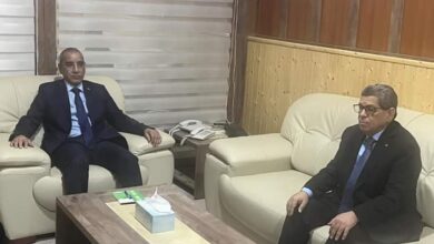 صورة وزير الداخلية يجري مباحثات بمكتبه مع رئيس بعثة المنظمة الدولية للهجرة في موريتانيا
