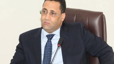 صورة الوزير الأول يعقد اجتماعا مع ممثلي المركزيات النقابية لبحث إصلاح الحقل النقابي