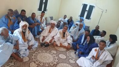 صورة حاكم أركيز سيدنا ولد زين العابدين يصل لعيون ويجتمع بأنصاره استعدادًا لزيارة الرئيس غزواني