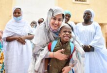 صورة السيدة الأولى الدكتورة مريم بنت الداه، بصمات إنسانية خالدة في دعم أطفال التوحد / نوح محمد محمود