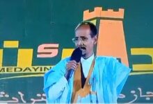 صورة الشاعر سيدي امحمد الكنتي يتألق في النسخة الثالثة عشرة من مهرجان مدائن التراث بشنقيط (فيديو)
