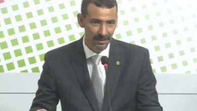 صورة وزير الثقافة في رده على سؤال يتعلق بالنسخة الثالثة عشرة من مهرجان مدائن التراث بشنقيط (فيديو)