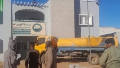صورة احتجاز سيدة في أزويرات بعد اندلاع حريق في مكاتب البلدية