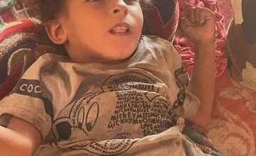 صورة نداء إنساني: طفلة من مدينة كرو تواجه الفقر والمرض وتحتاج لدعمكم