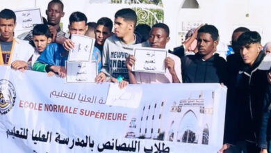 صورة طلاب الليصانص بالمدرسة العليا للتعليم يطالبون بتعميم المنحة ( بورس ) :