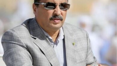 صورة الرئيس السابق ولد عبد العزيز يطالب بالتحقيق في صناديق مالية وسيارات تلقاها من ولد الغزواني