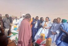 صورة بلدية توجنين توزع مساعدات على الأسر المتضررة من حريق “حياة جديدة”