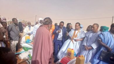 صورة بلدية توجنين توزع مساعدات على الأسر المتضررة من حريق “حياة جديدة”