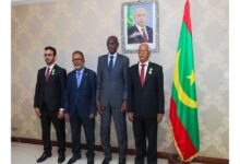 صورة الوزير المكلف بالأمانة العامة للحكومة يكرم عددا من موظفي القطاع بمناسبة عيد الاستقلال