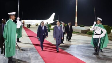 صورة بعد 20 يوما خارج البلاد غزواني يعود لنواكشوط قادما من اثيوبيا