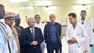 صورة والي اترارزة يفرض نقل المرضى مجانًا إلى نواكشوط دون شرط الموافقة الطبية