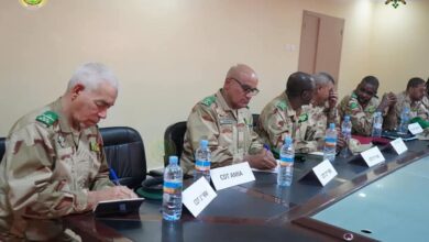 صورة قائد الأركان العامة للجيوش يعزز القيادة التشاركية في اجتماع مع قادة الوحدات العسكرية الشمالية