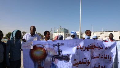 صورة احتجاجات شبابية في نواكشوط للمطالبة بحل أزمة المياه والكهرباء في بوتلميت