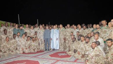 صورة الرئيس غزواني يشارك القوات المسلحة إفطار رمضاني في قاعدة المرية العسكرية (صور)