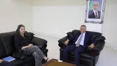 صورة مفوض حقوق الإنسان يبحث مع ممثلة الأمم المتحدة قضايا الهجرة وحقوق الإنسان