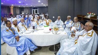 صورة وزير الشؤون الإسلامية يقيم مأدبة إفطار على شرف عدد من الأئمة وشيوخ المحاظر