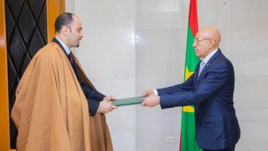 صورة الرئيس غزواني يتسلم أوراق اعتماد السفير الجزائري الجديد لدى موريتانيا