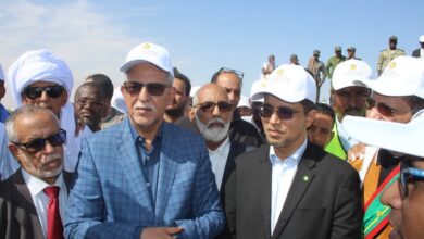 صورة وزيرا الزراعة وتمكين الشباب يطلعان على مشروع زراعي يوفر 279 فرصة عمل في اترارزة (صور)