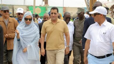 صورة الوزير الأول يتفقد تقدم أشغال المياه والصرف الصحي ضمن برنامج تنمية نواكشوط (صور)