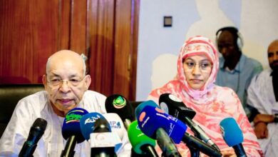 صورة منسقية أحزاب الأغلبية تسلم ردها المكتوب على أسئلة منسق الحوار الوطني (صور)