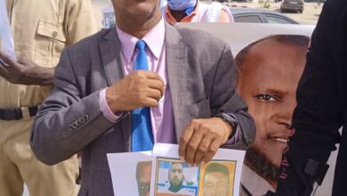 صورة وقفة احتجاجية أمام السجن المركزي بنواكشوط للمطالبة بإطلاق سراح أحمد ولد صمب (صمب)