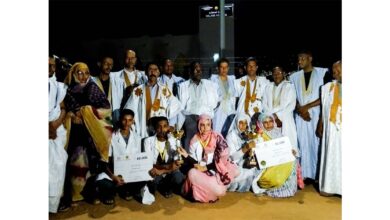 صورة والي لعصابه المساعد يستقبل المتفوقين في رالي العلوم بمدينة كيفه