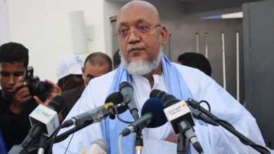 صورة توقيف رئيس حزب جبهة التغيير الوزير السابق سيدنا عالي ولد محمد خونه