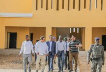 صورة وزير الإسكان يتفقد مشاريع بنية تحتية في تگانت ولبراكنة ويؤكد استكمال المشاريع المتأخرة قبل نهاية 2025