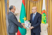 صورة رئيس الجمهورية يتسلم التقرير السنوي للسلطة العليا للصحافة والسمعيات البصرية