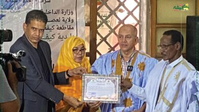 صورة بلدية كيفة تكرم الأستاذ يسلم ولد بيان على إنجازه كتابا تربويا هاما (صور)