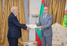 صورة الرئيس غزواني يستقبل بمكتبه بالقصر الرئاسي رئيس المجلس الوطني الصحراوي