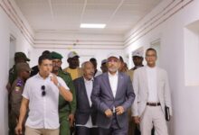 صورة المندوب العام للتآزر يدشن نقطة صحية متكاملة في واد إنيتي بولاية الحوض الشرقي (صور)