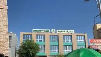 صورة توقيع اتفاق صلح ينهي الأزمة بين إدارة مصرف شنقيط و مناديب العمال