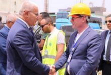 صورة بوغالي يقوم بزيارة إلى ميناء نواكشوط (فيديو)