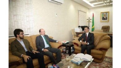 صورة وزير الثقافة والفنون والاتصال يستقبل بمكتبه السفير الإسباني