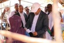 صورة مندوب “تآزر” يزور أربع ولايات ويُطلق مشاريع كبرى وعمليات توزيع مباشرة لمواجهة الشح (إيجاز صحفى)
