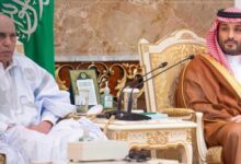 صورة رئيس الجمهورية يهنئ خادم الحرمين الشريفين الملك سلمان بن عبد العزيز (إيجاز صحفي)