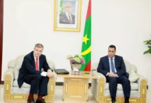 صورة الوزير الأول المختار ولد إنجاي يستقبل رئيس شركة “أورا أنرجي” الأسترالية
