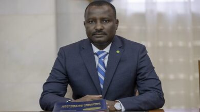 صورة وزير الوظيفة العمومية والعمل يتوجه إلى المملكة المغربية