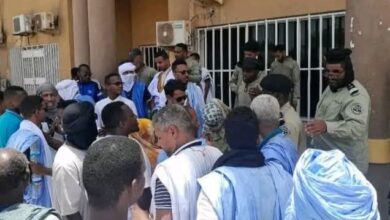 صورة الشرطة تفرق وقفة احتجاجية لمقدمي خدمة التعليم ولجنة التنسيق تستنكر