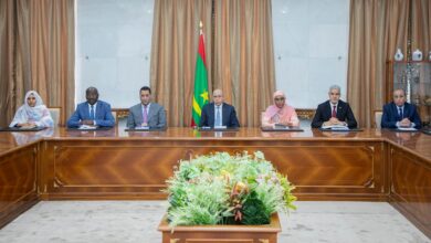 صورة رئيس الجمهورية يشيد بفريق حملة ولد التاه بعد فوزه برئاسة البنك الإفريقي للتنمية