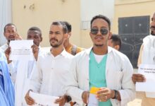 صورة العشرات من خريجي البيلوجيا ينظمون وقفة احتجاجية للمطالبة بالإدماج في الوظيفة العمومية (صور)
