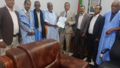 صورة اللجنة الدائمة لمهرجان لحويطات الدولي تسلم دعوة رسمية لمدير البث الإذاعي والتلفزيوني